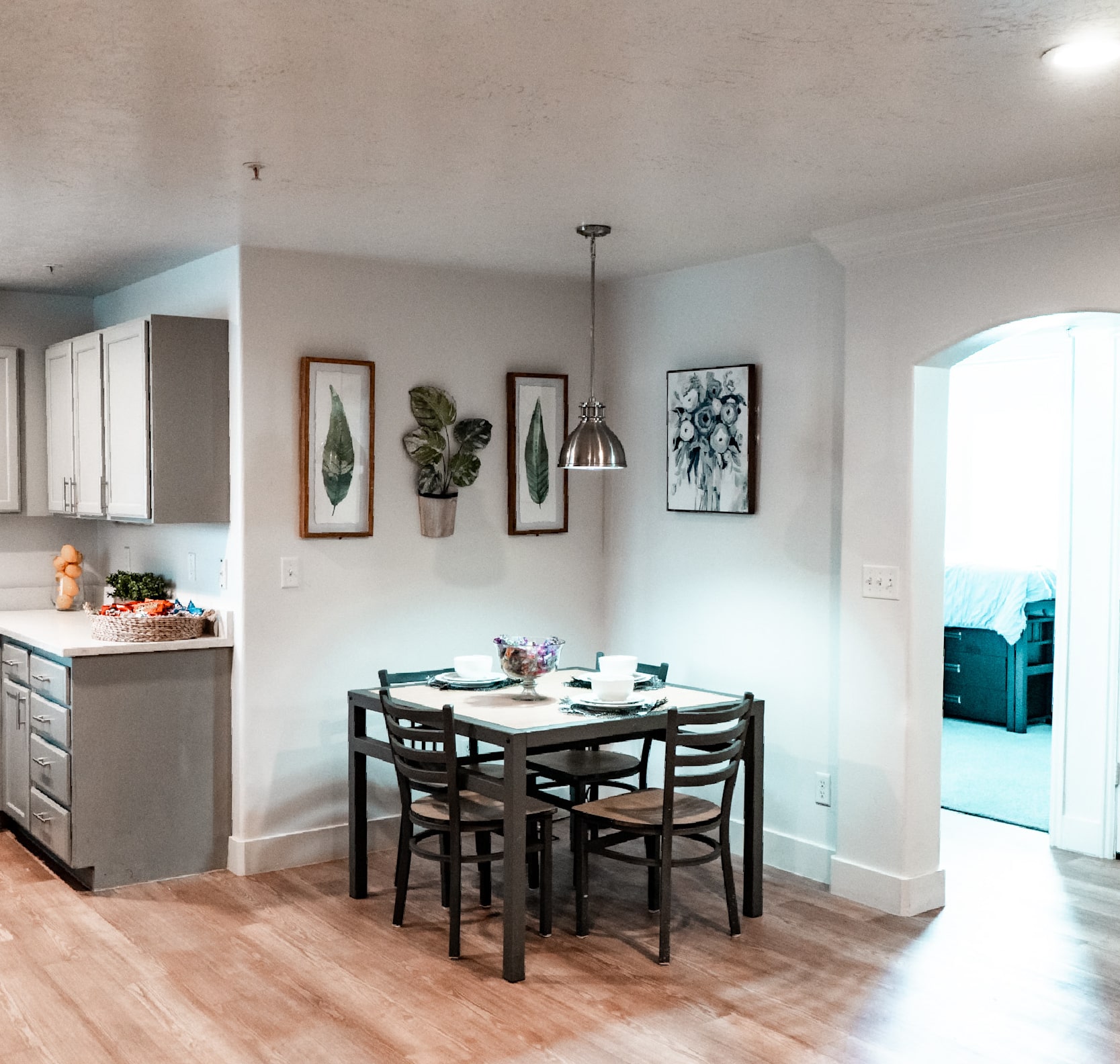 Student apartment dining area with table & chairs